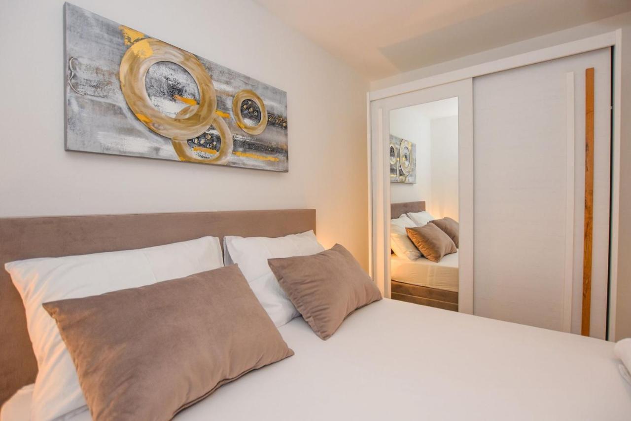 Apartmani Plazibat Mandre Exterior foto