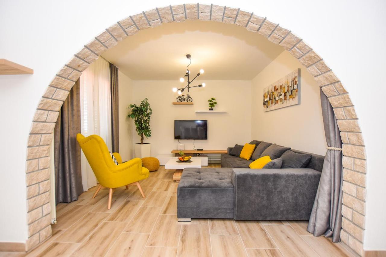 Apartmani Plazibat Mandre Exterior foto